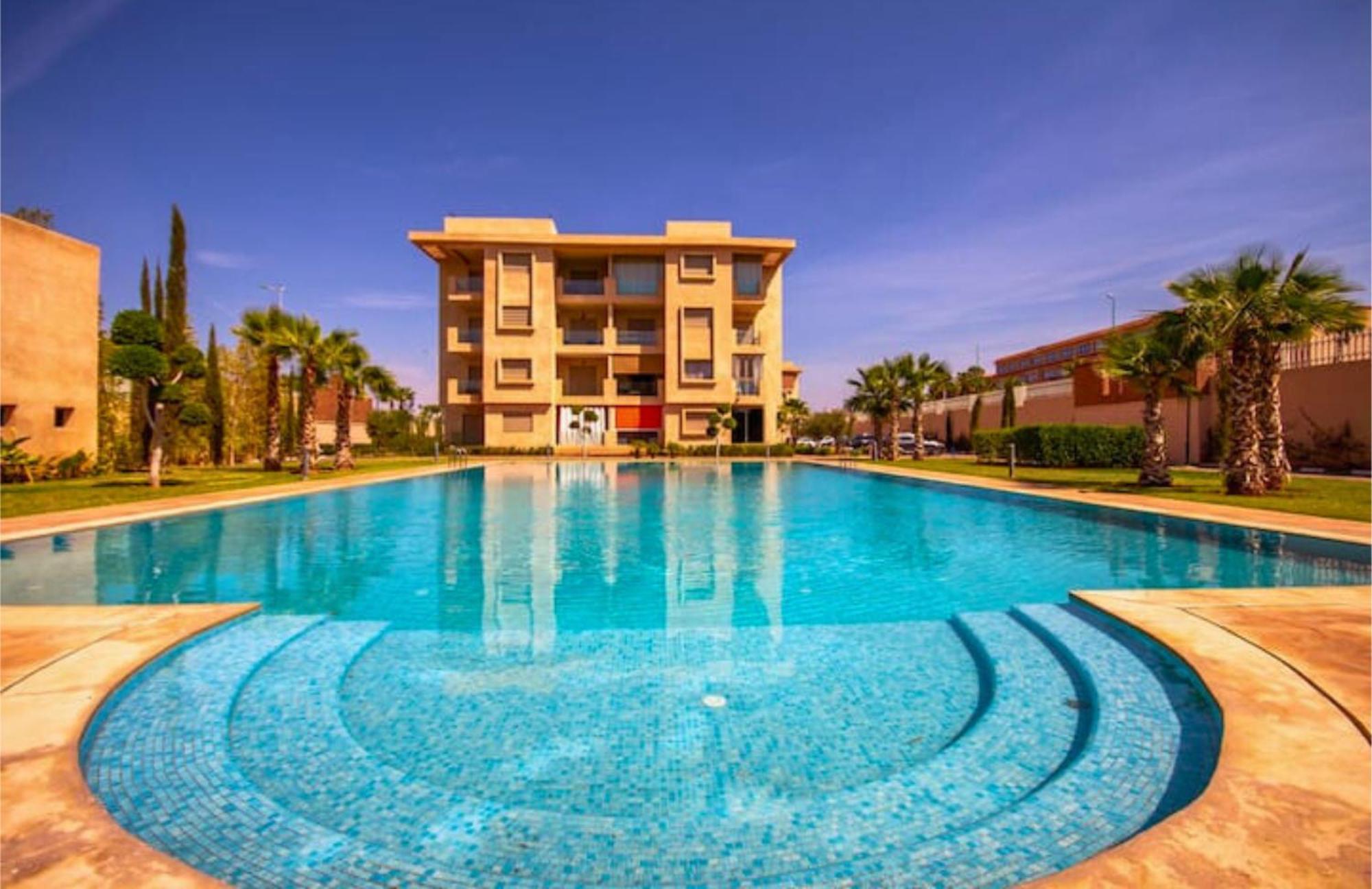 En Avec Piscine Apartamento *